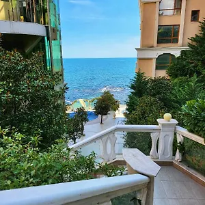 https://elegantz-apartments-lamer.varna-hotels.com